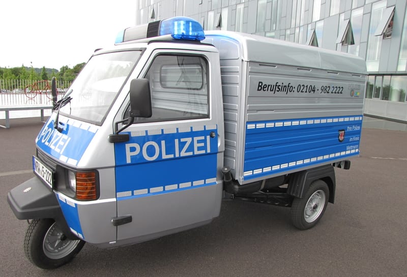 Rollende Personalwerbung: Piaggio APE 50 der Polizei Mettmann